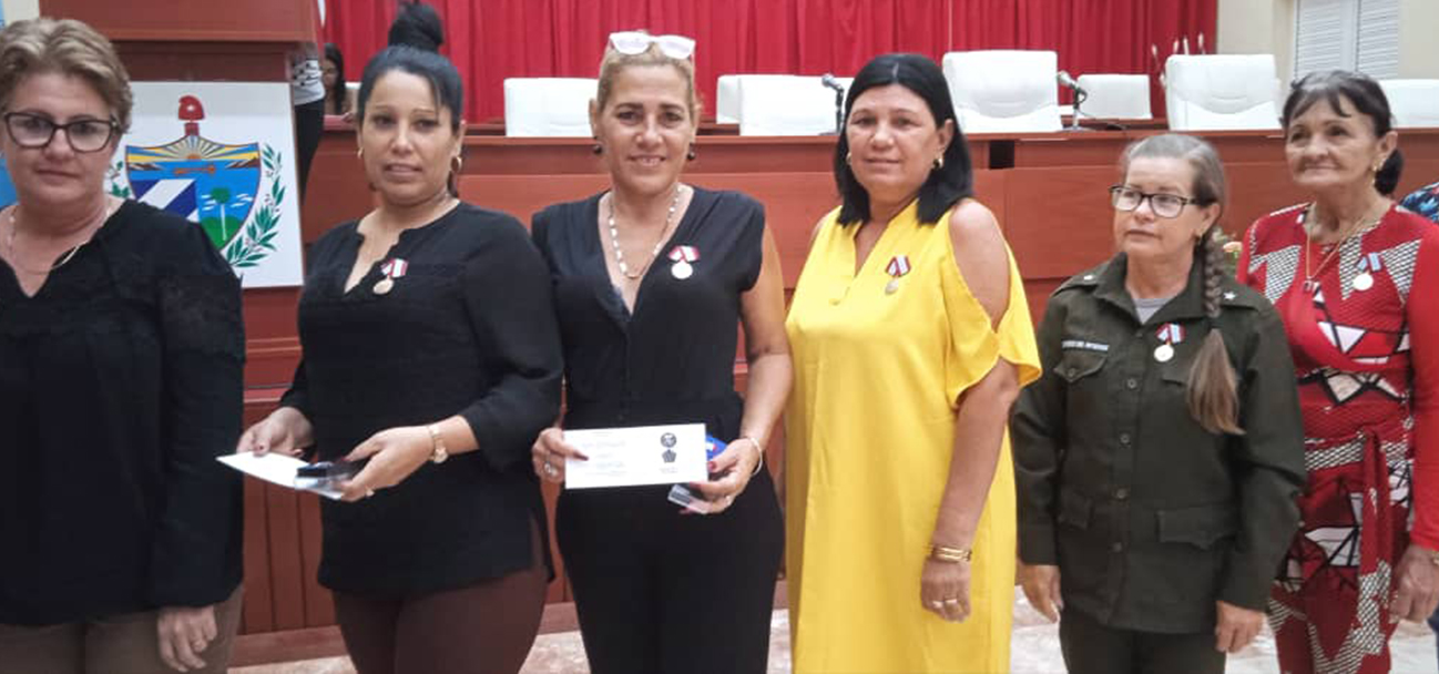 Lee más sobre el artículo Entregan Distinción 23 de Agosto a mujeres de Avilmat